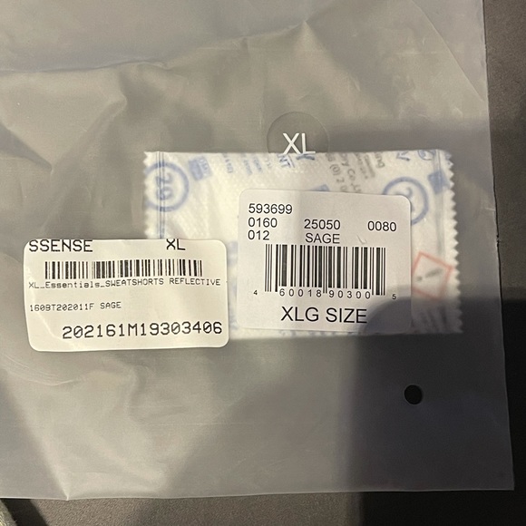 Essentials shorts - sage green - Picture 3 of 5